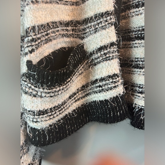 Calvin Klein Cardigan Women’s Black White Striped Fuzzy Eyelash Cropped Open - Picture 6 of 16